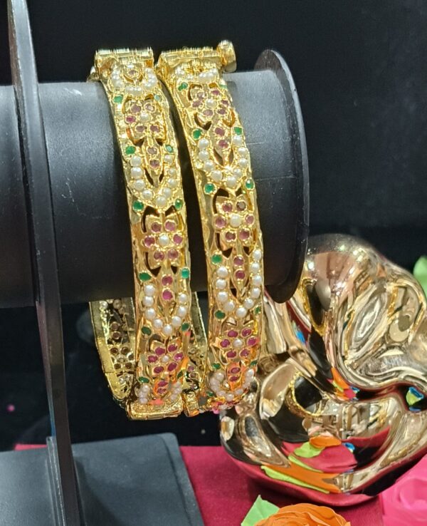 Noorjahan Jadau Tiranga Bangles